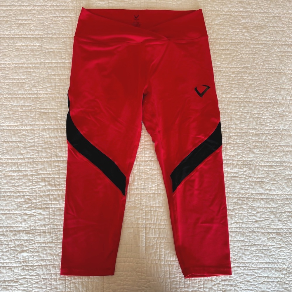 Violate The Dress Code Red Black V-Waist Crop Leggings Womens Large Yoga Gym